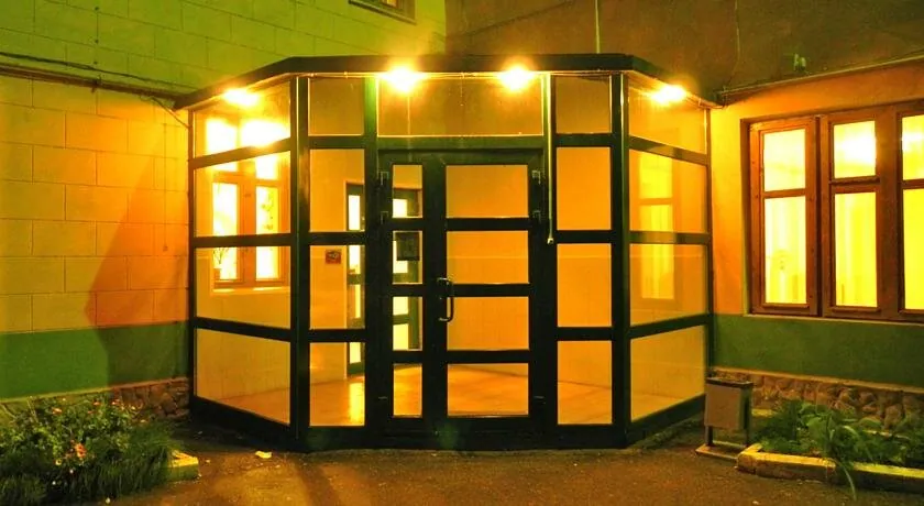 Номер «Делюкс»  с  двуспальной и односпальной кроватями - новый корпус